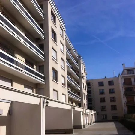 Apartment Spacious With Balcony *