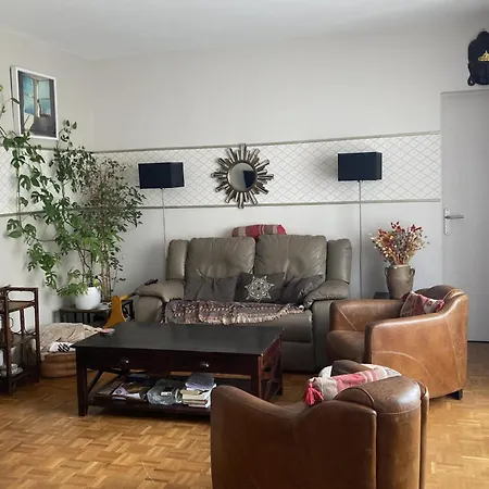 Apartment Spacious With Balcony Paris